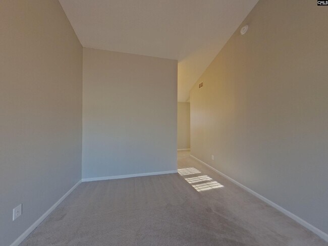 Building Photo - 732 Elderberry Ln