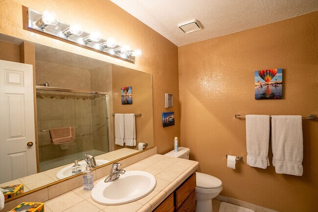 Building Photo - 935 Genoa Dr