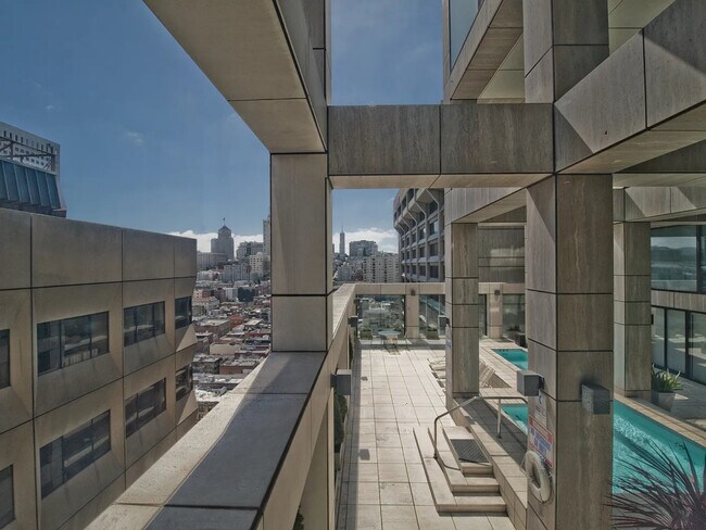 Building Photo - 611 Washington St