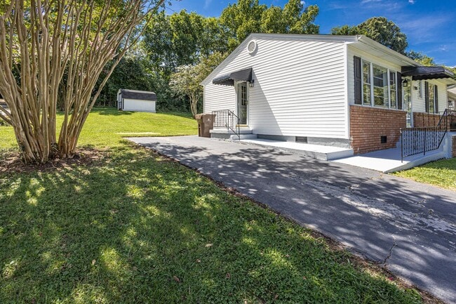 Building Photo - Charming 2-Bed, 1-Bath House in Prime South Knoxville | Walk to Breweries, Restaurants & Waterfront