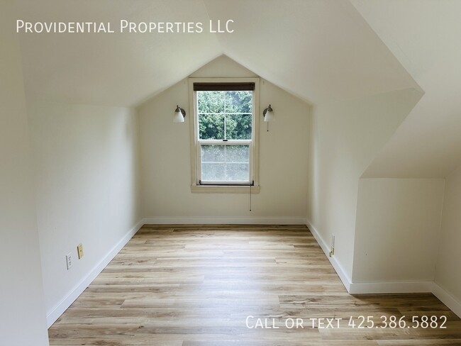 Building Photo - 20620 Larch Way