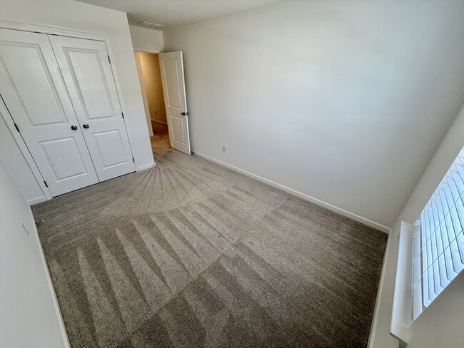 Building Photo - 261 Kenoot Dr