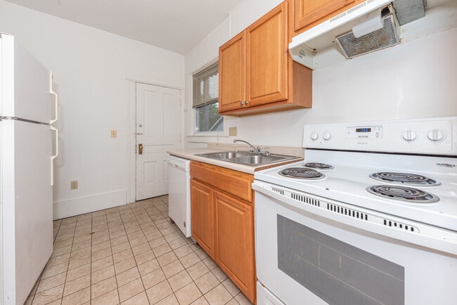 Building Photo - 808 E Ann St