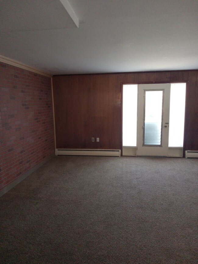 Building Photo - 3BR 1.5 bath twin in LANSDALE!