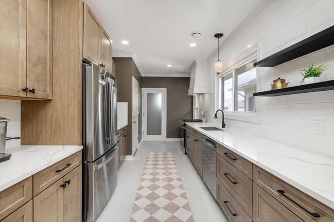 Building Photo - 1458 Virginia Park St