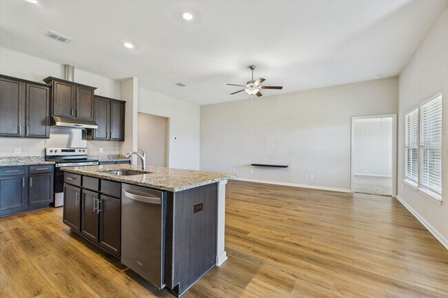 Building Photo - Stunning 4 bedrooms 2 baths single-story h...