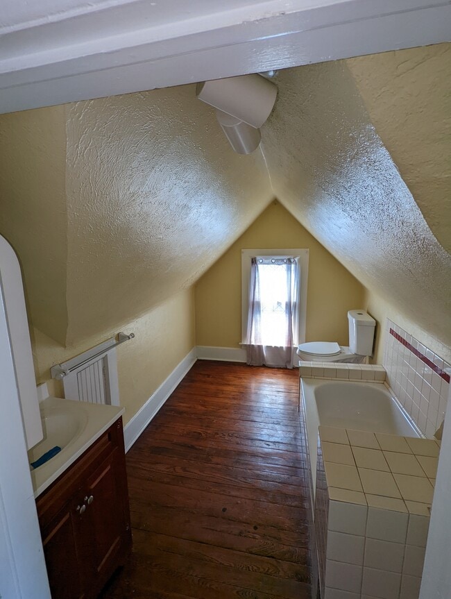 upstairs 3/4 bath - 1265 S Pennsylvania St