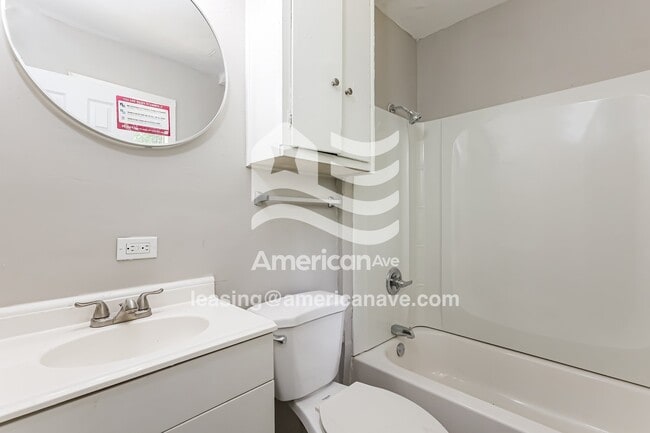 Building Photo - 422 Queen Marie Ln