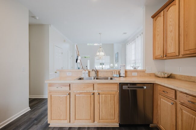Building Photo - Furnished 3 Bedroom Home in Bluffton Park