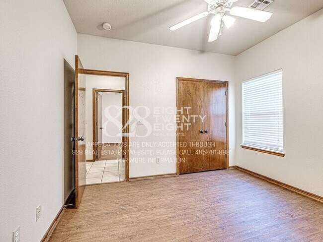 Building Photo - *AVAILABLE NOW!* CUTE 3 BED/2 BATH DUPLEX IN NORMAN!