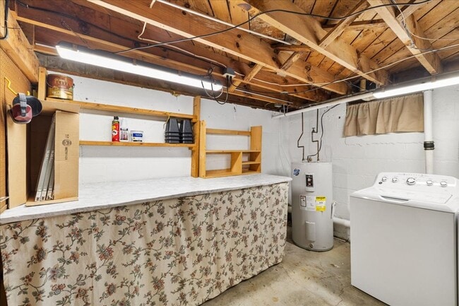Building Photo - Cozy Home with Porch and Yard