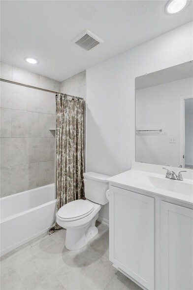 Building Photo - 108 Greenthread Dr