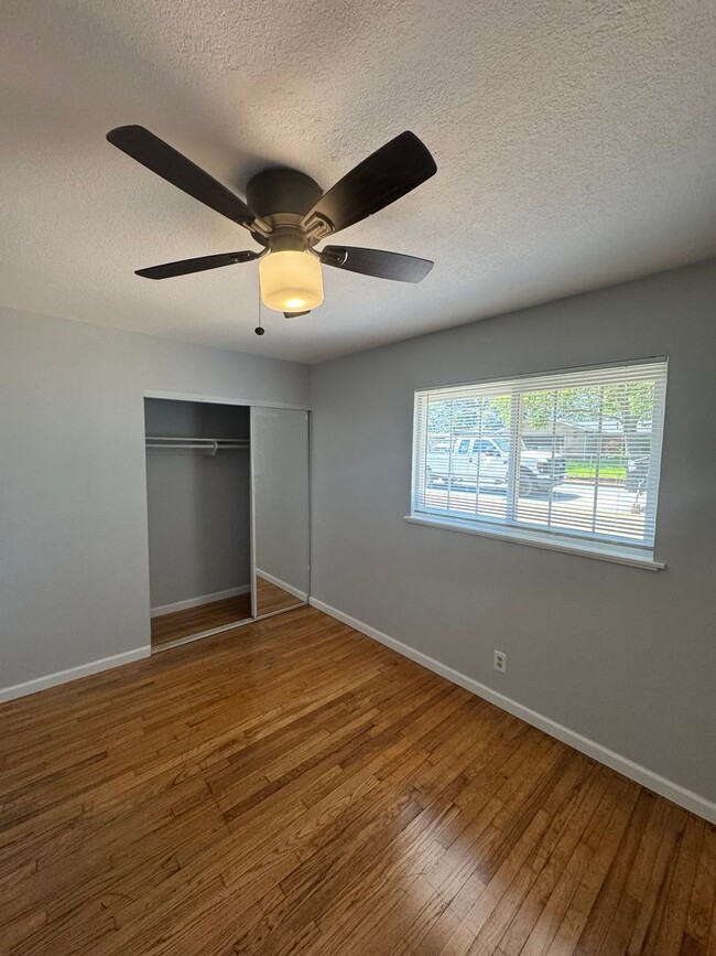 Building Photo - SPACIOUS 4 BED 2 BATH HOUSE WITH LARGE FENCED BACKYARD IN SHASTA LAKE
