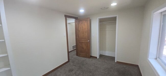 Building Photo - 1325 Balsam Ave