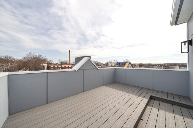 Building Photo - Two-Level Kingman Park Penthouse w/ Private Rooftop Terrace!