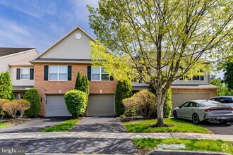 Building Photo - 1112 Cross Creek Dr