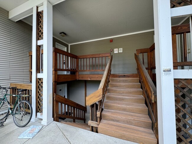 Building Photo - Beautiful One Bedroom Condo - HEAT INCLUDED!!