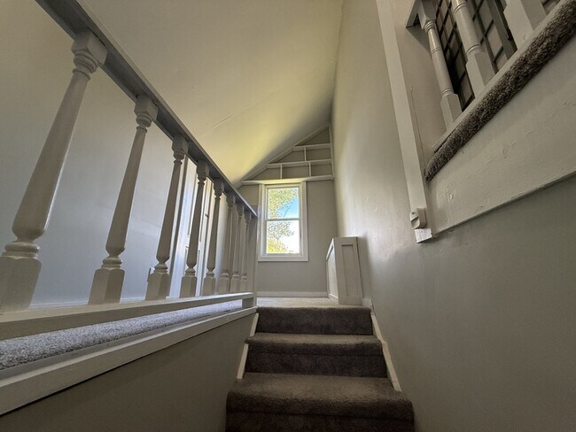 Building Photo - 23 E Brown St