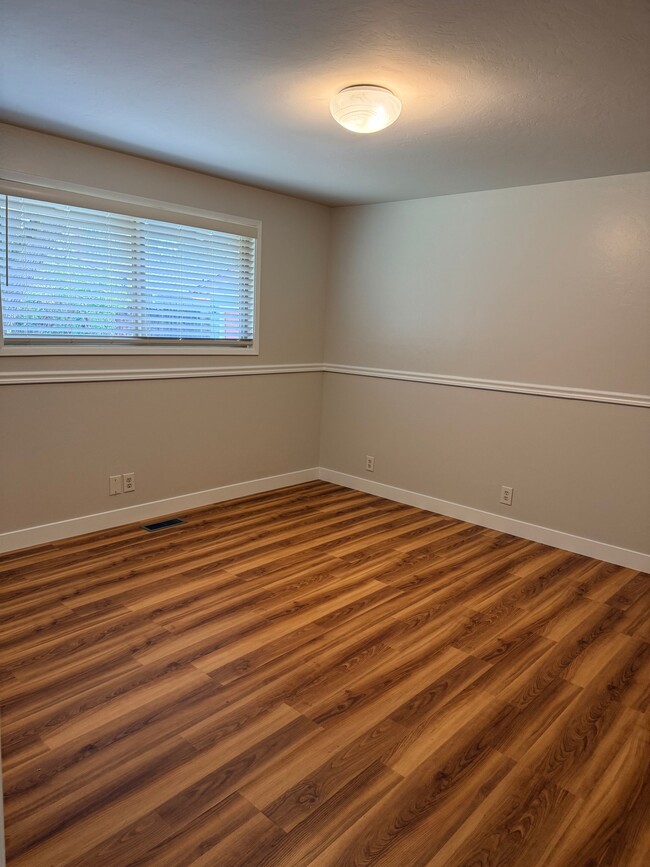 Building Photo - 200 Oregon Terrace