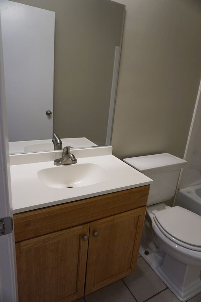 Building Photo - For Rent – Central Jonesboro Home - 3 bedr...
