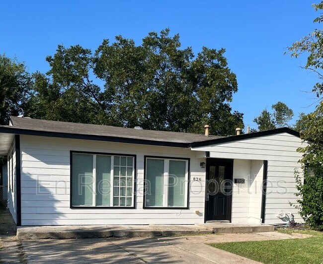 Primary Photo - 826 Highland Dr