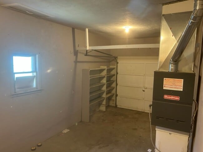 Building Photo - 2 BEDROOM 1 BATH HOME FOR RENT IN JOPLIN-$975 RENT-$975 DEPOSIT