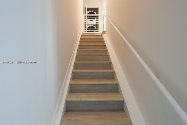 Building Photo - 2555 NE 193rd St