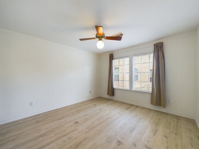 Building Photo - 5627 Winsome Ln