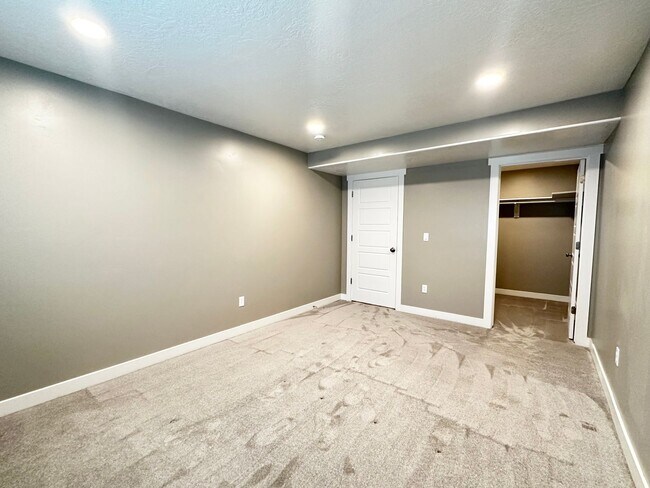 Building Photo - Amazing Home Available in the Heart of Highland UT!