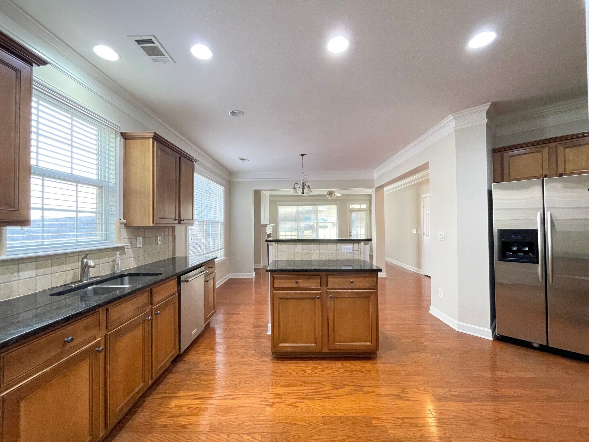 Building Photo - 2650 Royston Dr