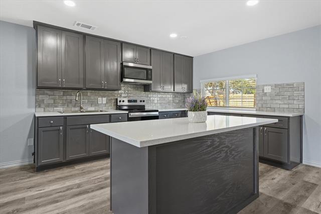 Building Photo - 802 La Fiesta Dr