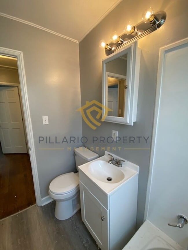 Building Photo - Minutes to the Indy 500 Track, 2 Bedroom, ...