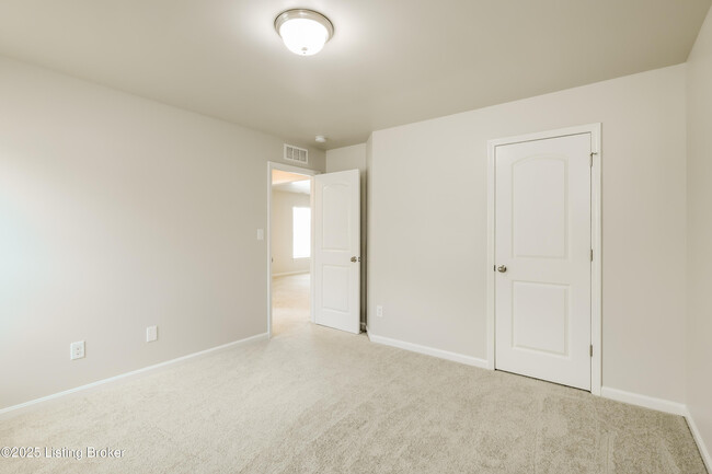 Building Photo - 7907 Cascade Falls Cove