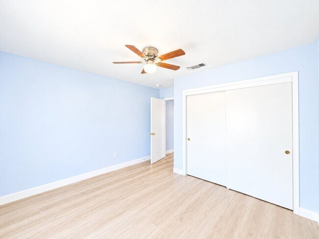 Building Photo - 10924 Button Willow Dr