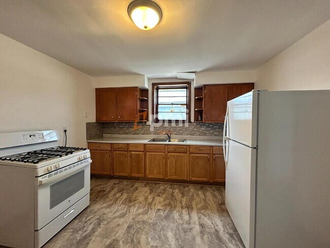 Building Photo - 1319 W 151st St