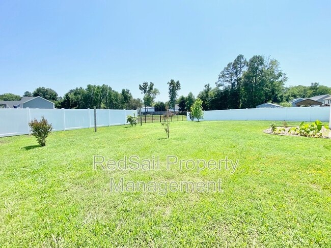 Building Photo - 217 Manor Dr