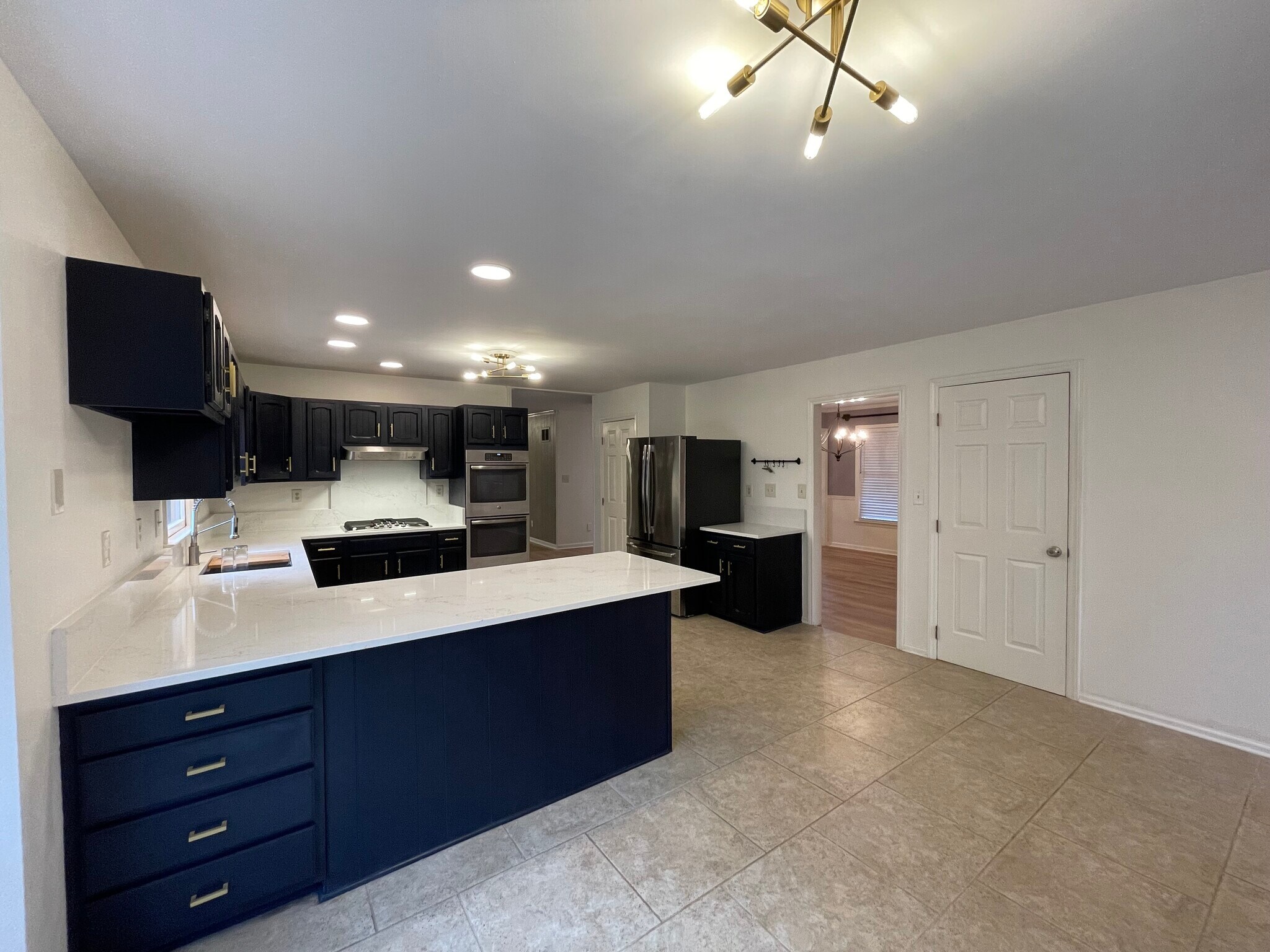 Breakfast area in kitchen with entrance from 1.5 car garage - 3 Tyrol Ct