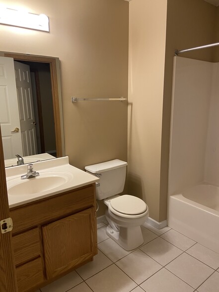 Bathroom - Hidden Cove Apartments