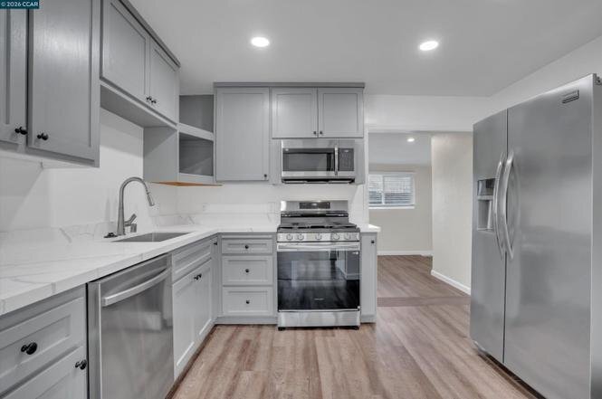 Building Photo - 753 Castle Ct