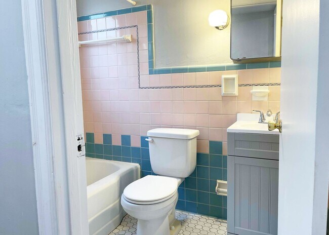 Building Photo - 3025 Clifton Ave