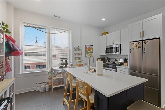 Building Photo - 2350 W Charleston St