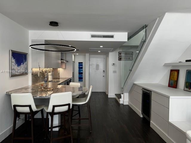 Building Photo - 5401 Collins Ave