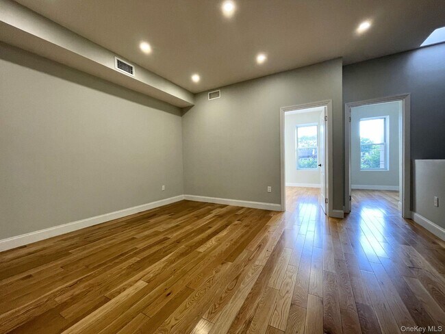 Building Photo - 255 Amboy St
