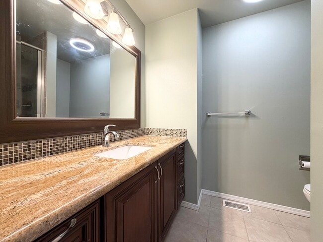 Building Photo - Charming 3 bed + den, 2 bath Federal way Rambler