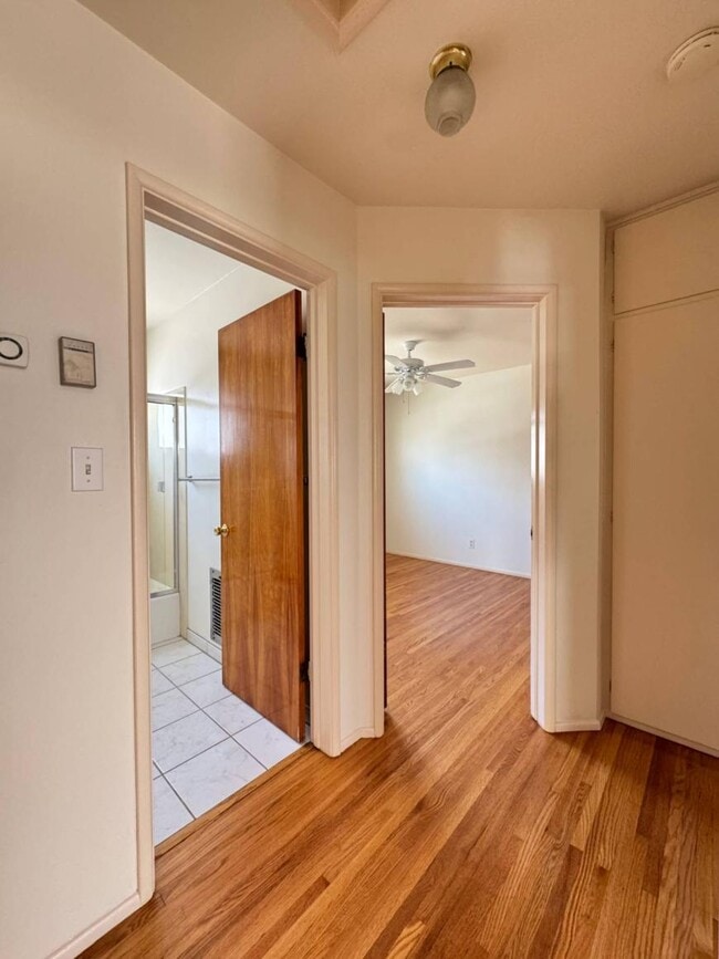 Building Photo - 2.0 bedroom in Pasadena California 91104