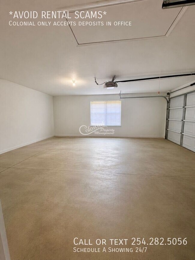 Building Photo - 901 Kelso Dr