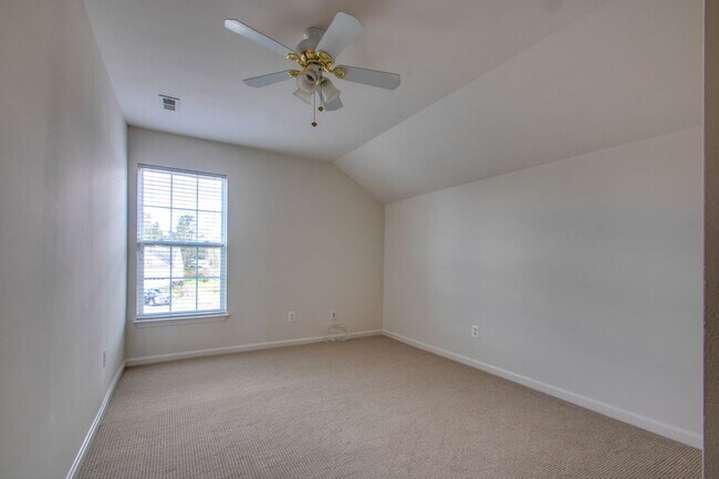 Building Photo - Single family - unfurnished - YEAR ROUND rental - Villages of Old Landing