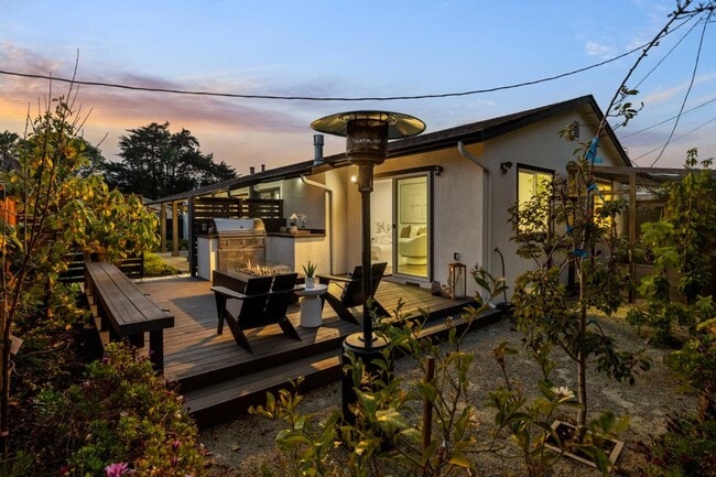 Building Photo - 2501 Fleetwood Dr