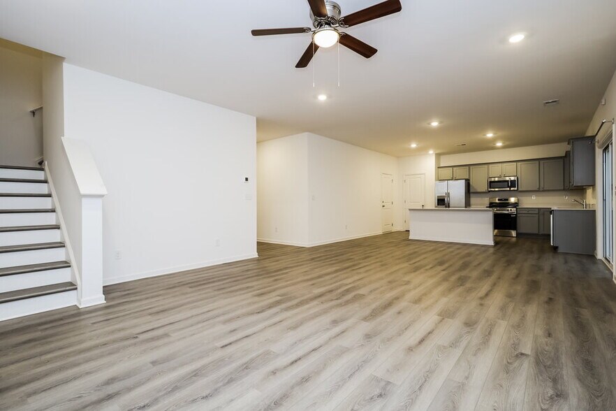 Building Photo - 221 Paisley Wy