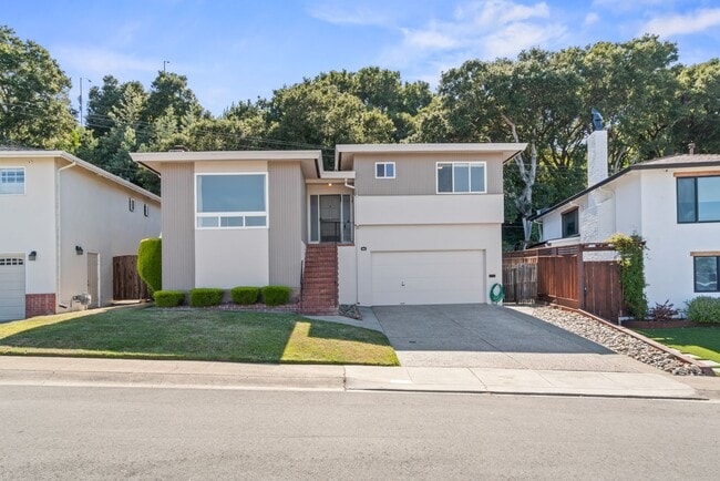 Building Photo - Single-Family Home Located in Peaceful Nei...